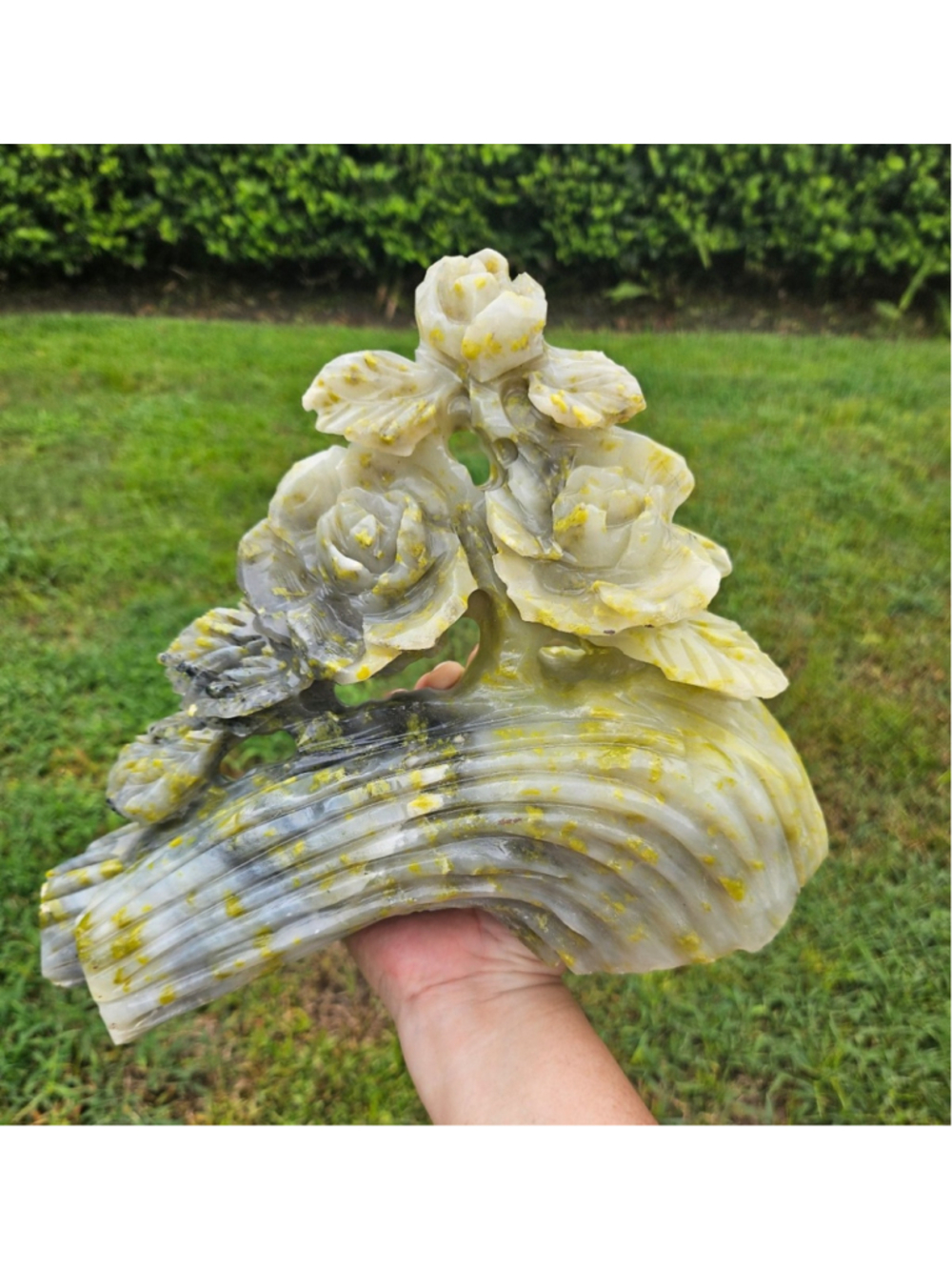 Lantian green jade flower carving